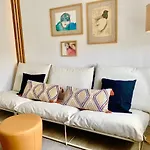 Grey House - Feel The Vibe