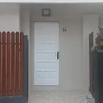 Tranquila Casa Con Patio