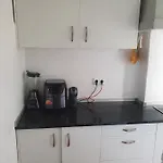 Habitacion Pequena Con Balcon