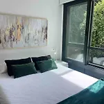 Premium La Farola Vigo Ybh12