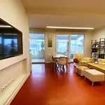 Piso Centrico Con Terraza Amplia Y Garaje