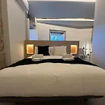 Luxury Downtown C. Del Tratado B