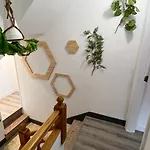 Amplia Casa De 9 Hab, Cabral.