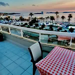 Samil Apartment, primera línea de playa con Wifi y Garaje