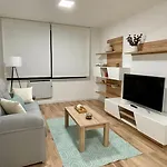 White Con Garaje