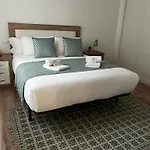 White Con Garaje