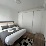 Gris Con Garaje