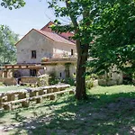 Hermoso Molino Restaurado A Pie Del Rio En Vigo