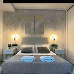 Amazing Suite, Center Vigo