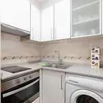 Estudio Moderno Con Parking By Cabana Rentals