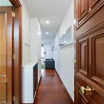 Estudio Moderno Con Parking By Cabana Rentals