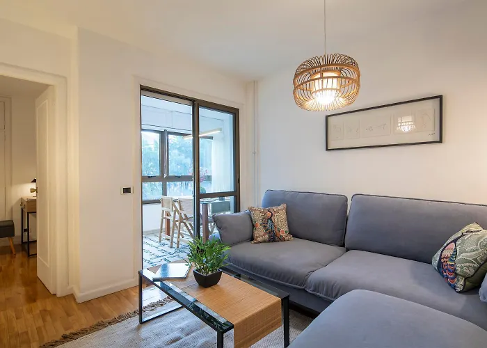 Coqueto Apartamento, Con Piscina, Centrico Y Garaje