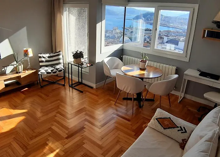 Vistas A La Ria Y Garaje En El Castro, Centro Vigo