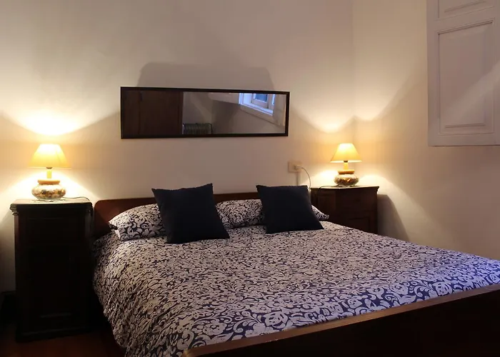 Apartamento antiguo de dos habitaciones