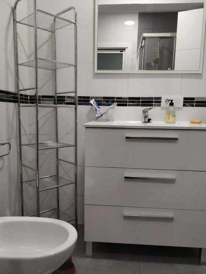 Apartamento Traviesas Próximo A La Playa Fácil Aparcamiento. 8 Huespedes.