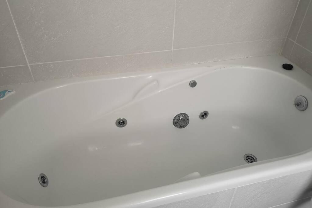 Piso Moderno Con Garaje En El Centro De Apartamento