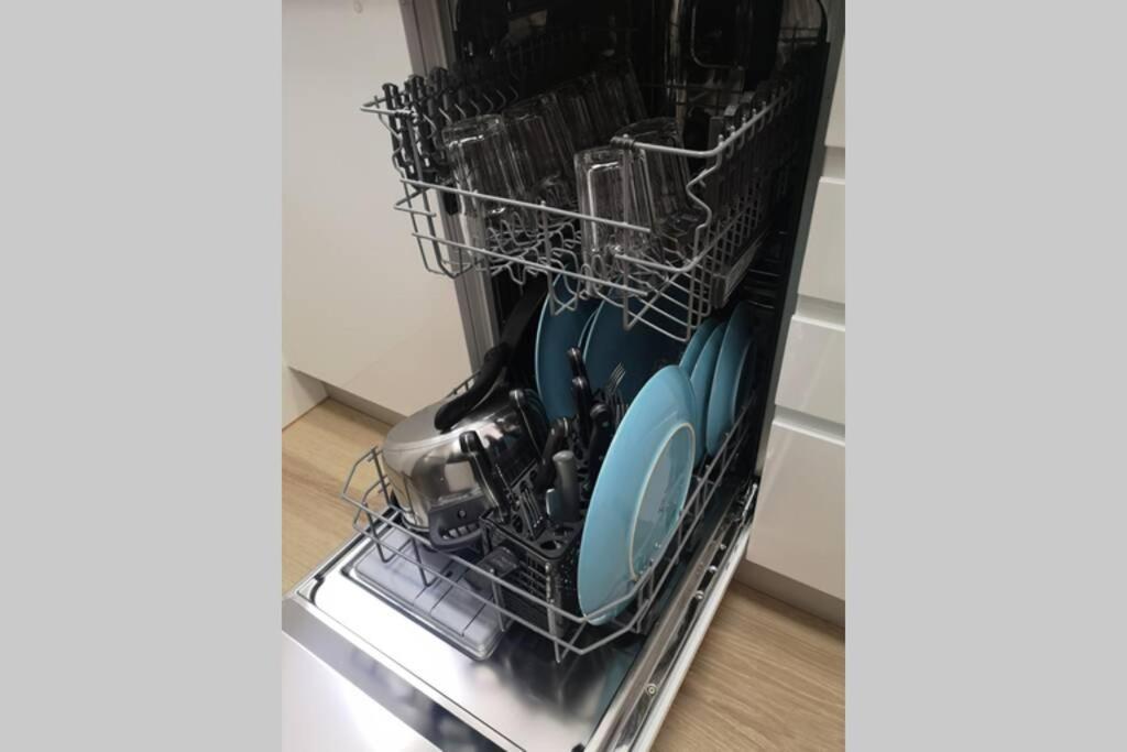 Piso Moderno Con Garaje En El Centro De Apartamento *