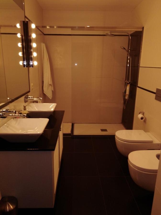 Apartamento Modernista Con Garaje *