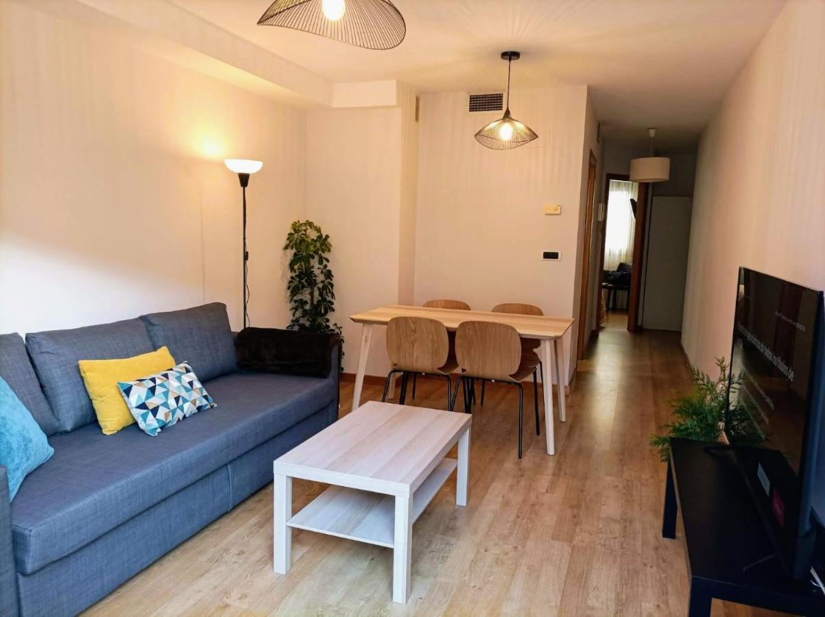 Con Terraza, Plaza América Apartamento