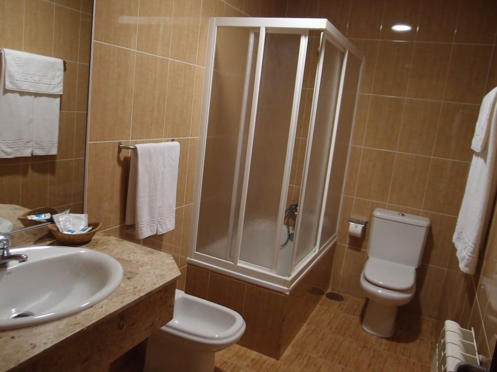 Avion Hotel 2*