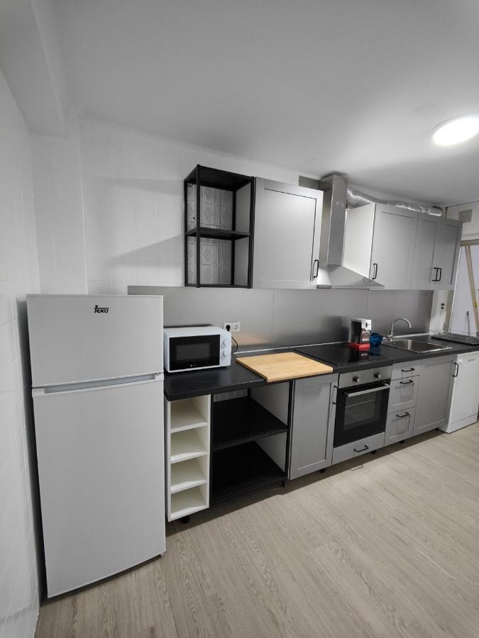 Traviesas, Manolo Martinez. Apartamento *