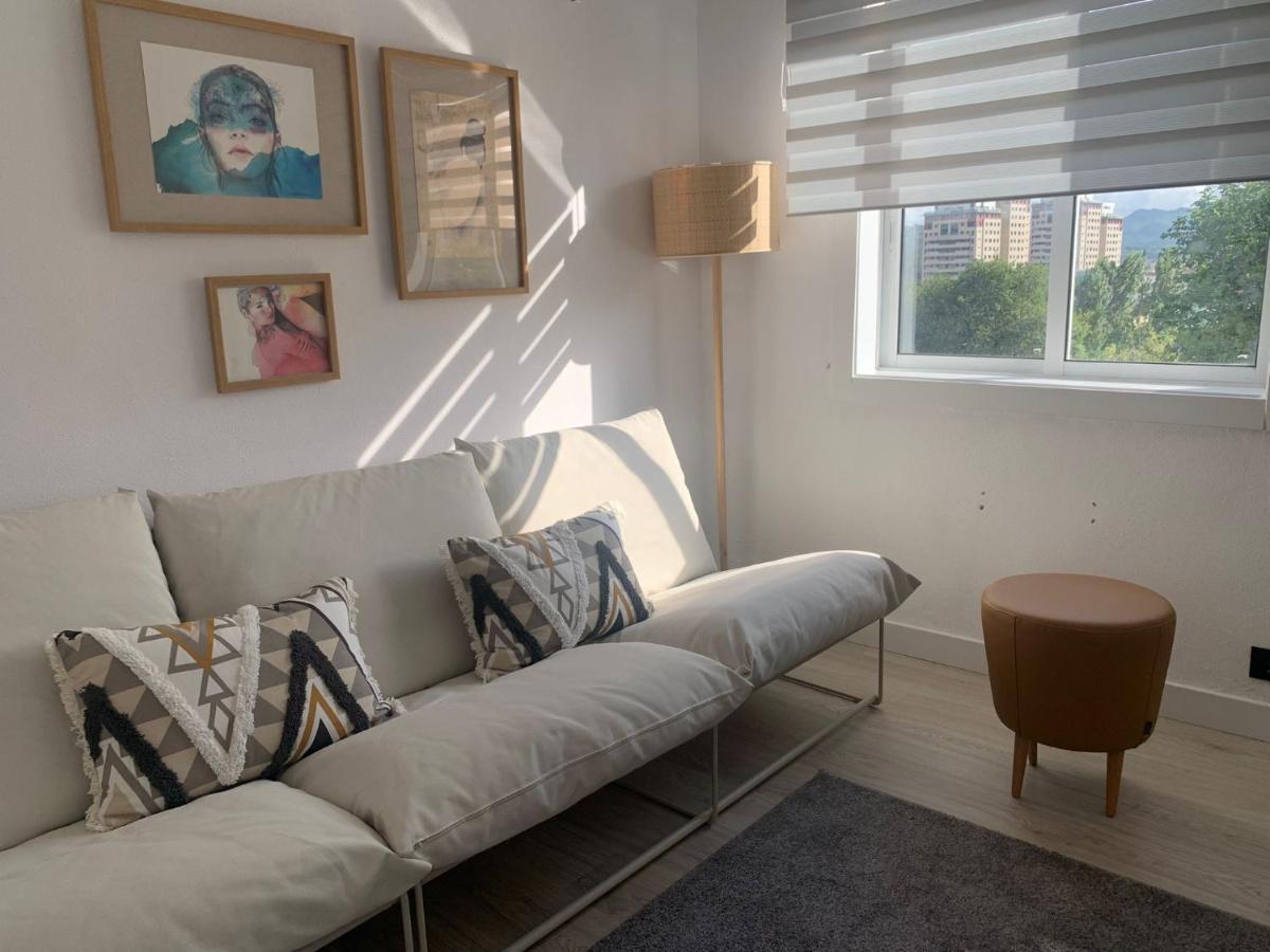 Grey House - Feel The Vibe * Vigo