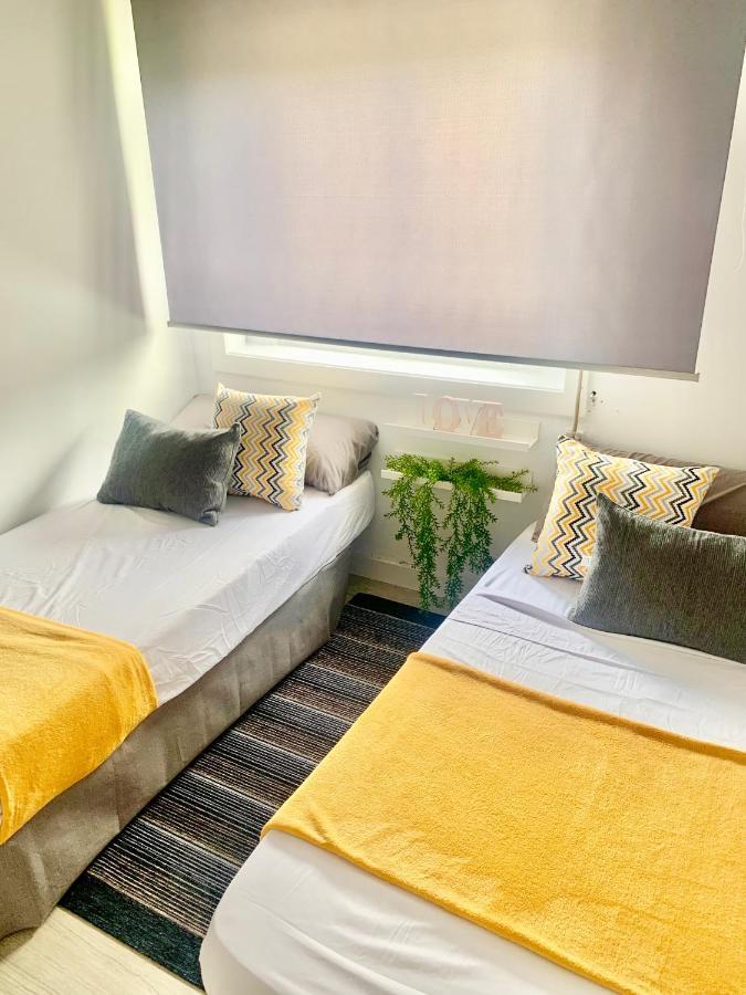 Grey House - Feel The Vibe Vigo