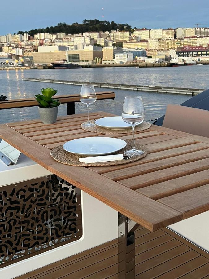 Different Charter Hotel en barco