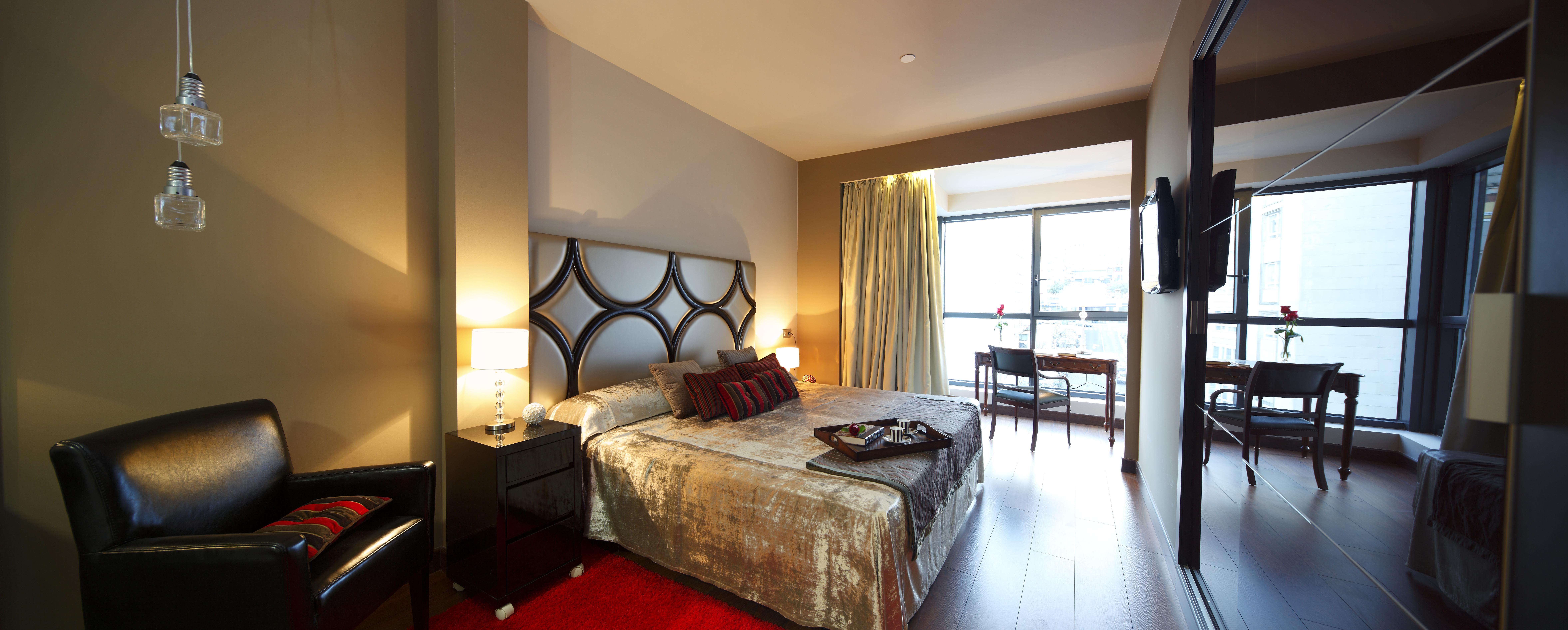 Hotel Silken Axis 4*