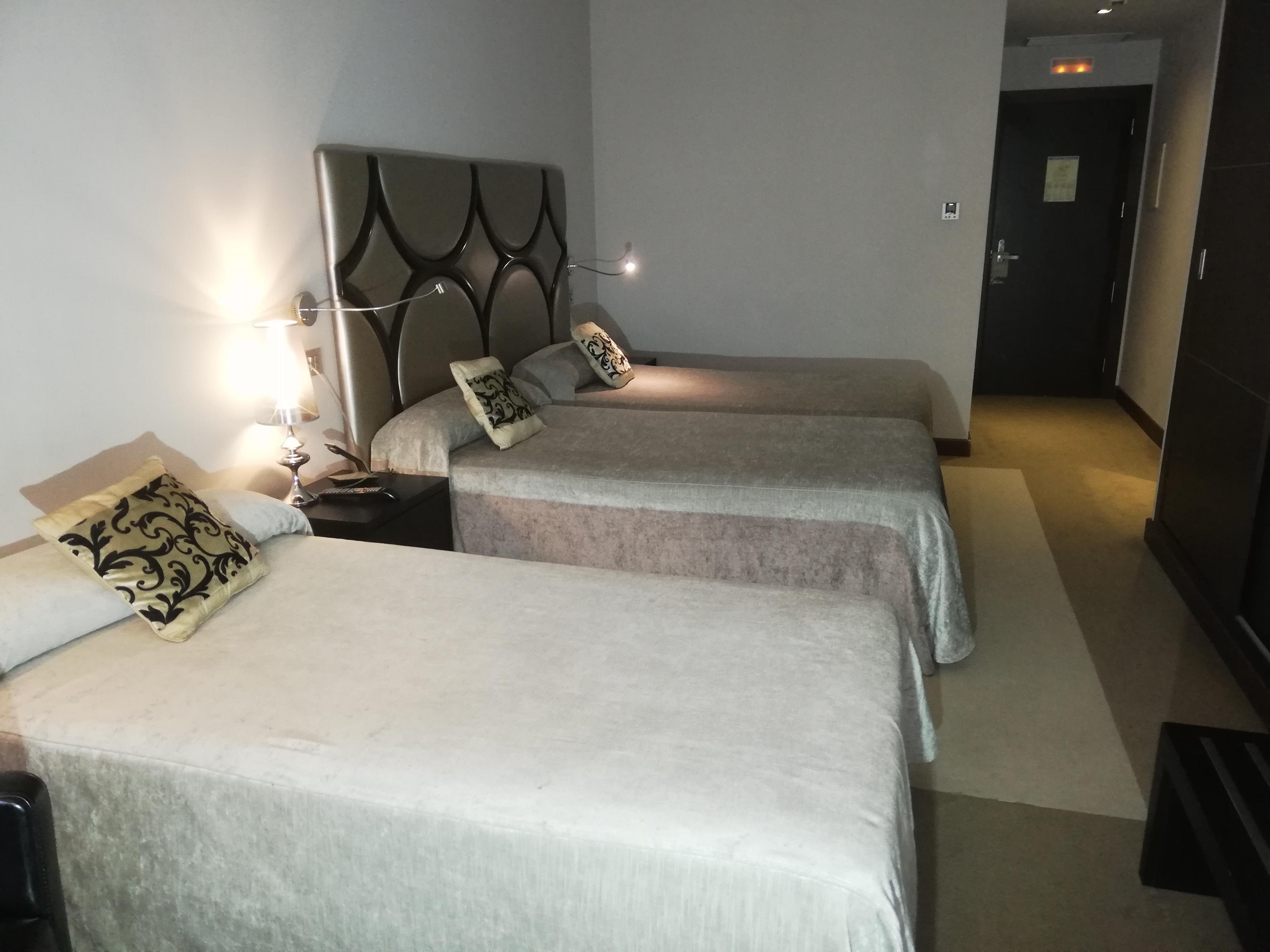 Hotel Silken Axis 4*