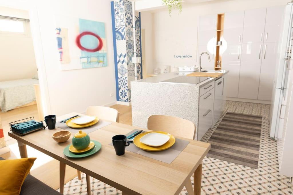 Amplio Piso De Diseno . Apartamento *