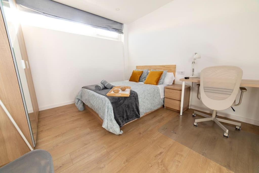 Amplio Piso De Diseno . Apartamento Vigo