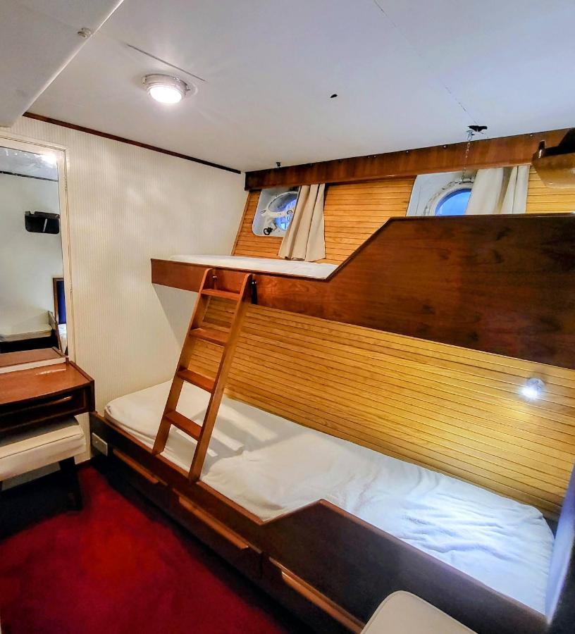 Don Maximo Hotel en barco Vigo