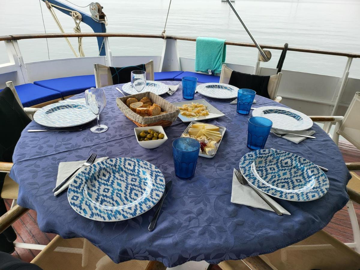Hotel en barco Don Maximo Vigo