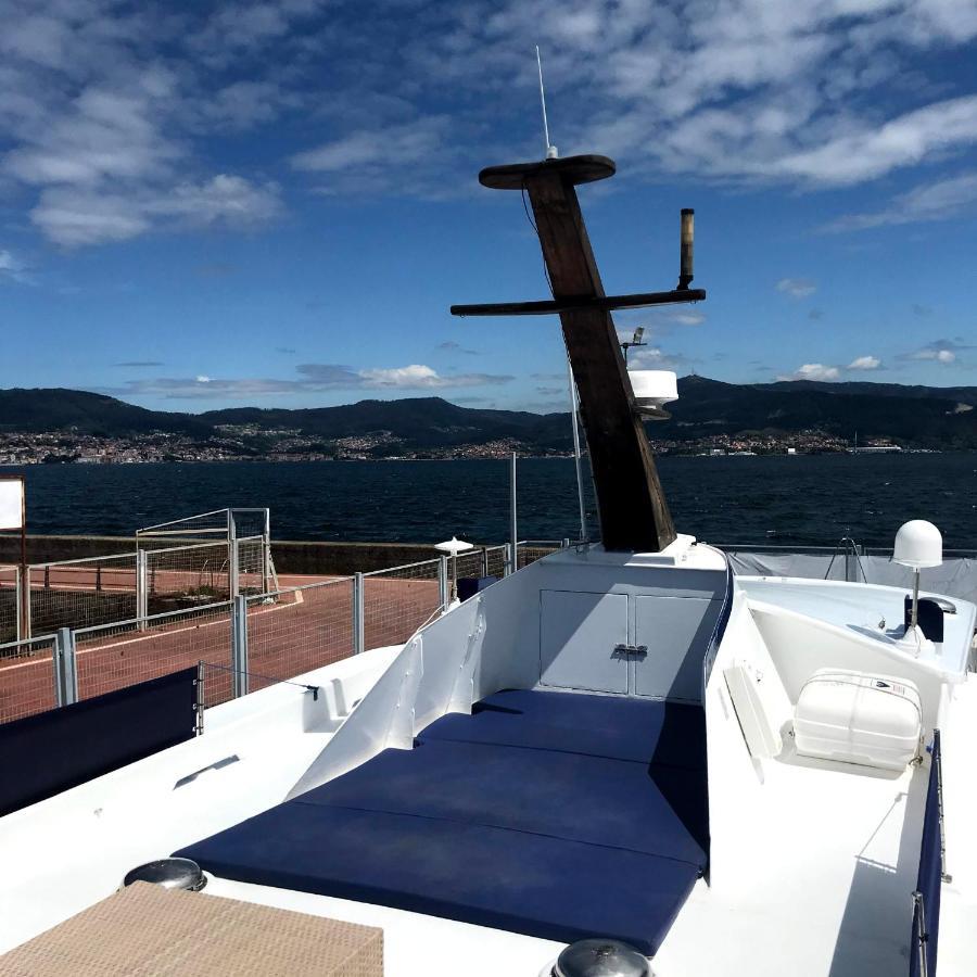Don Maximo Hotel en barco Vigo