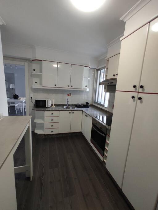 Apartamento Espacioso Piso Con Garaje Cerca Del Centro De Vigo