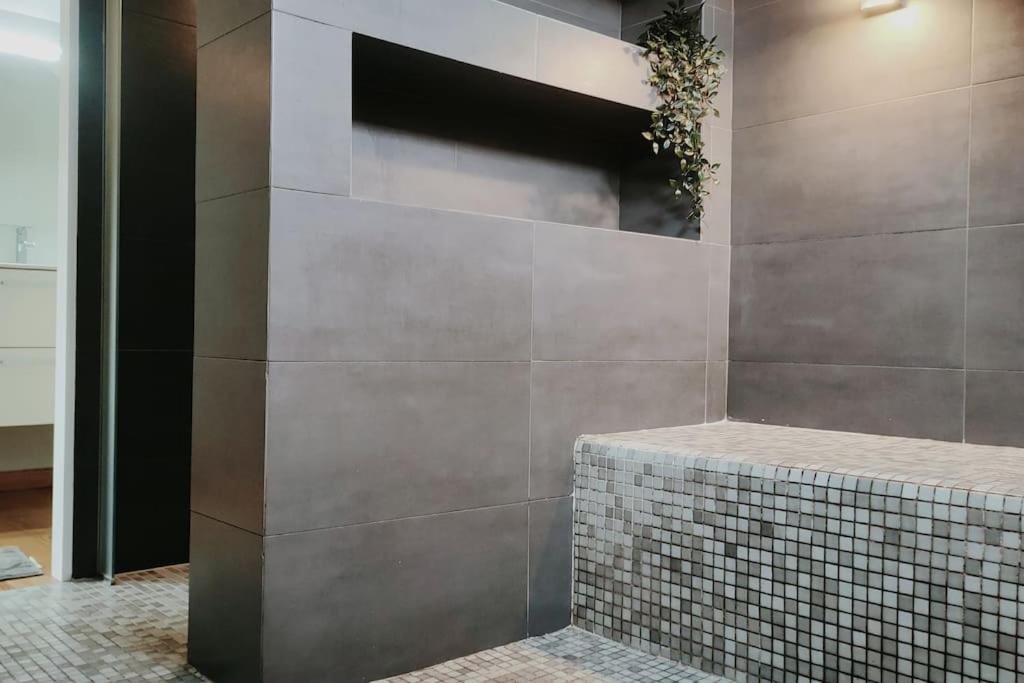 Gran Casa Pareada Con Piscina En Vigo. Playa: 9min Сasa de vacaciones
