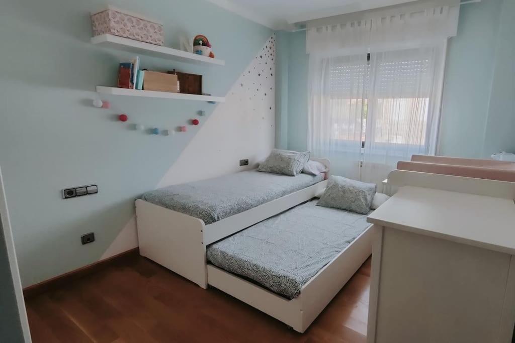 Gran Casa Pareada Con Piscina En Vigo. Playa: 9min Сasa de vacaciones *