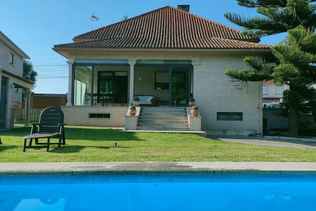 Gran Casa Pareada Con Piscina En Vigo. Playa: 9min Сasa de vacaciones Vigo