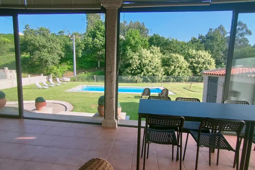 Gran Casa Pareada Con Piscina En Vigo. Playa: 9min Сasa de vacaciones Vigo