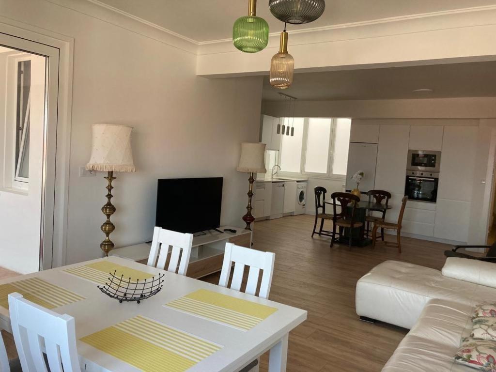 Magnifico Piso Con Gran Terraza En Centro De Apartamento *