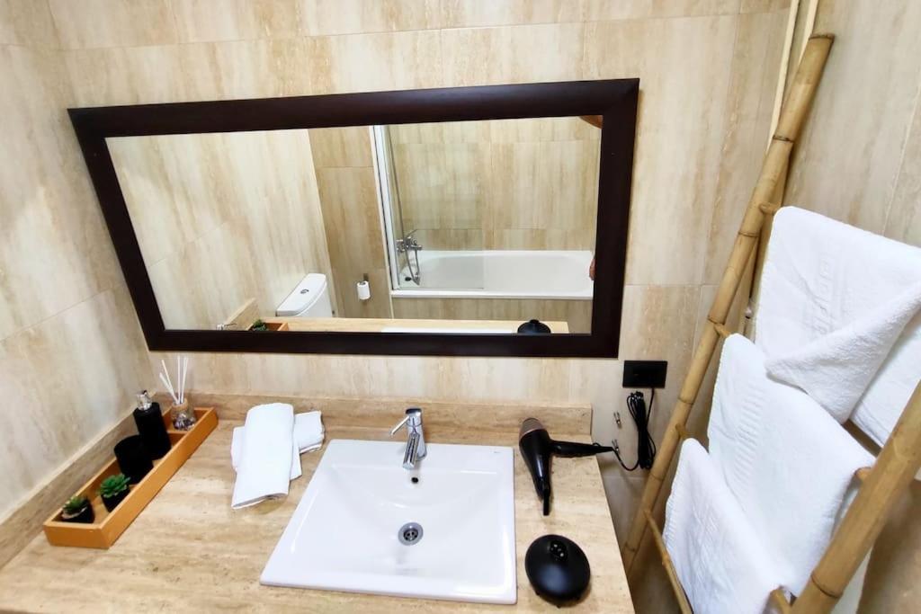 Tranquilo Con Parking Gratis Vigilado 24h Apartamento *