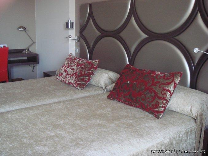 Silken Axis Hotel 4*