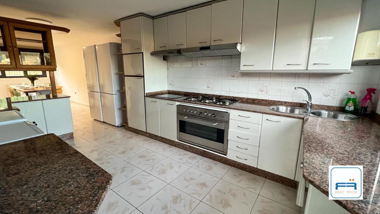 Amplia Casa De 9 Hab, Cabral. Сasa de vacaciones Vigo