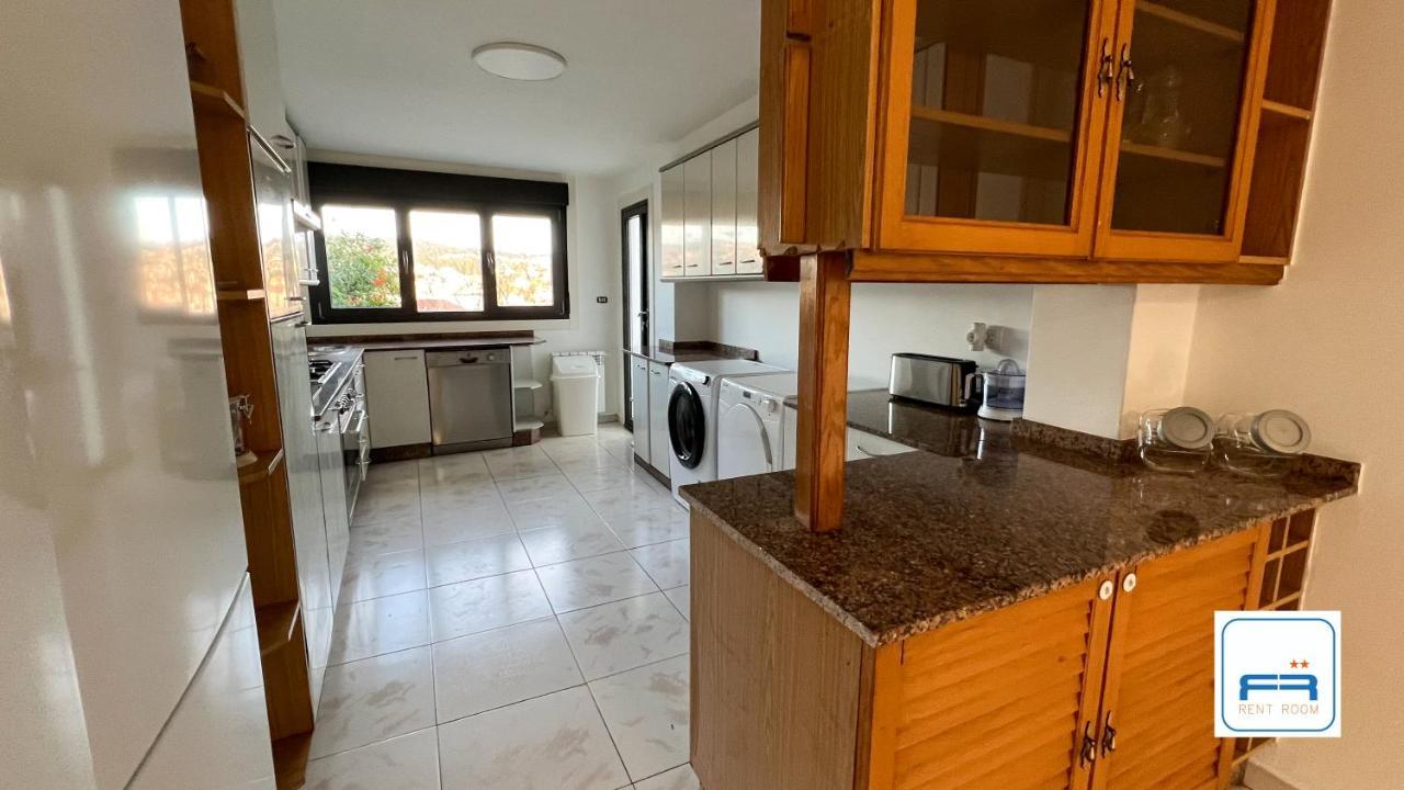 Amplia Casa De 9 Hab, Cabral. Сasa de vacaciones Vigo