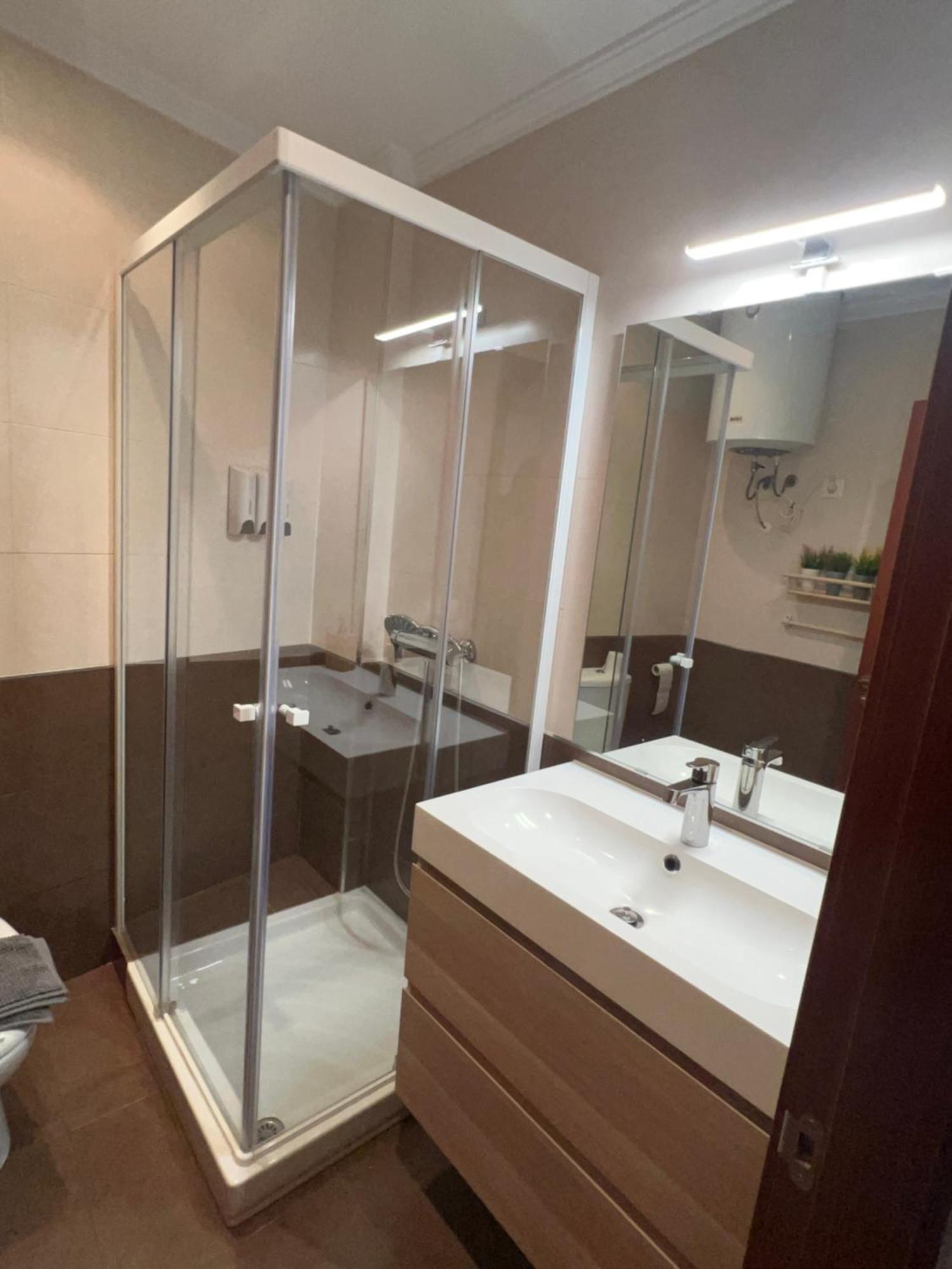 A Estrenar ,con Vistas Al Mar Y Aparcamiento Gratis En El Casco Viejo-centro-zona Portuaria
