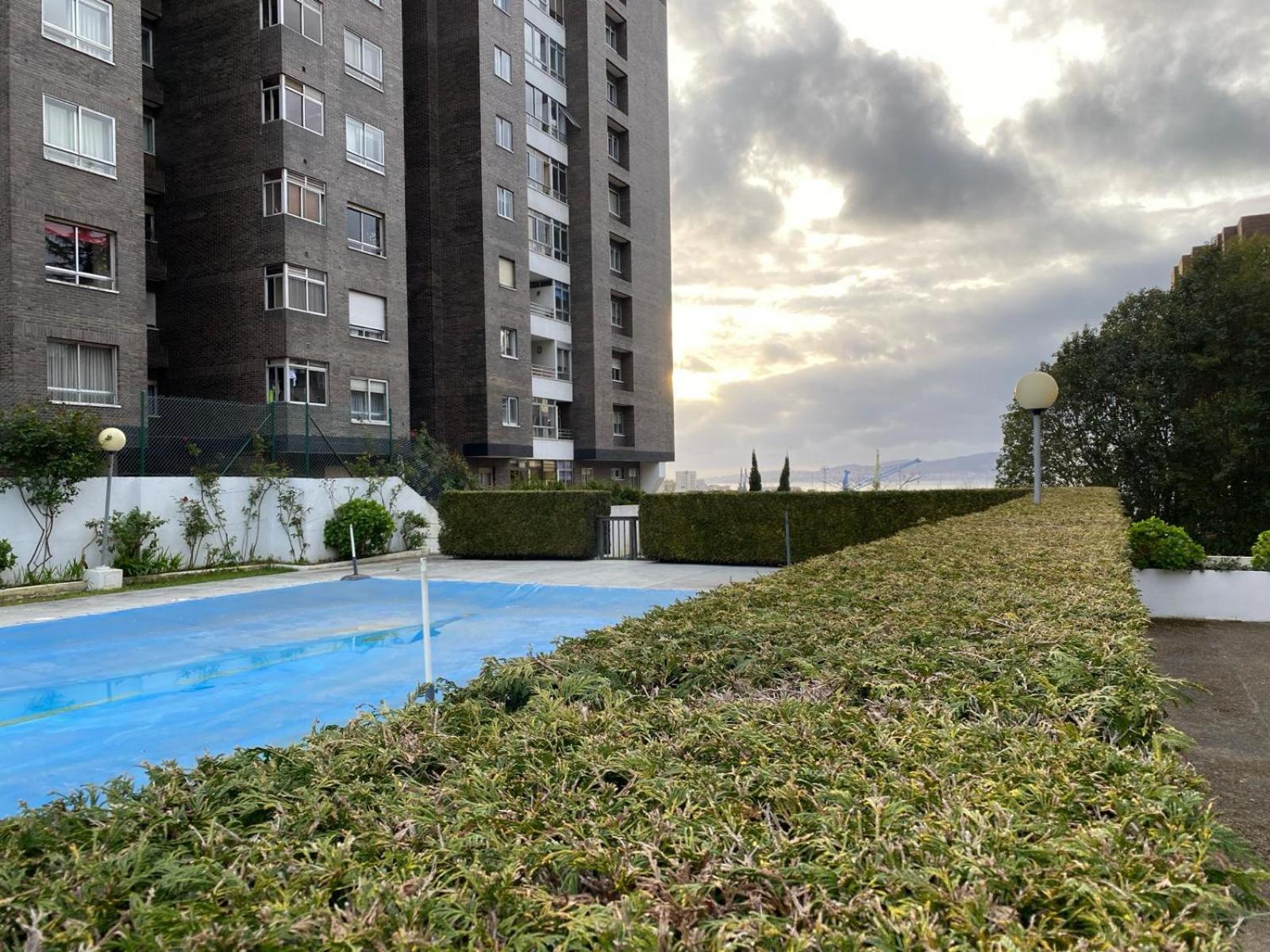 Coqueto Apartamento, Con Piscina, Centrico Y Garaje *