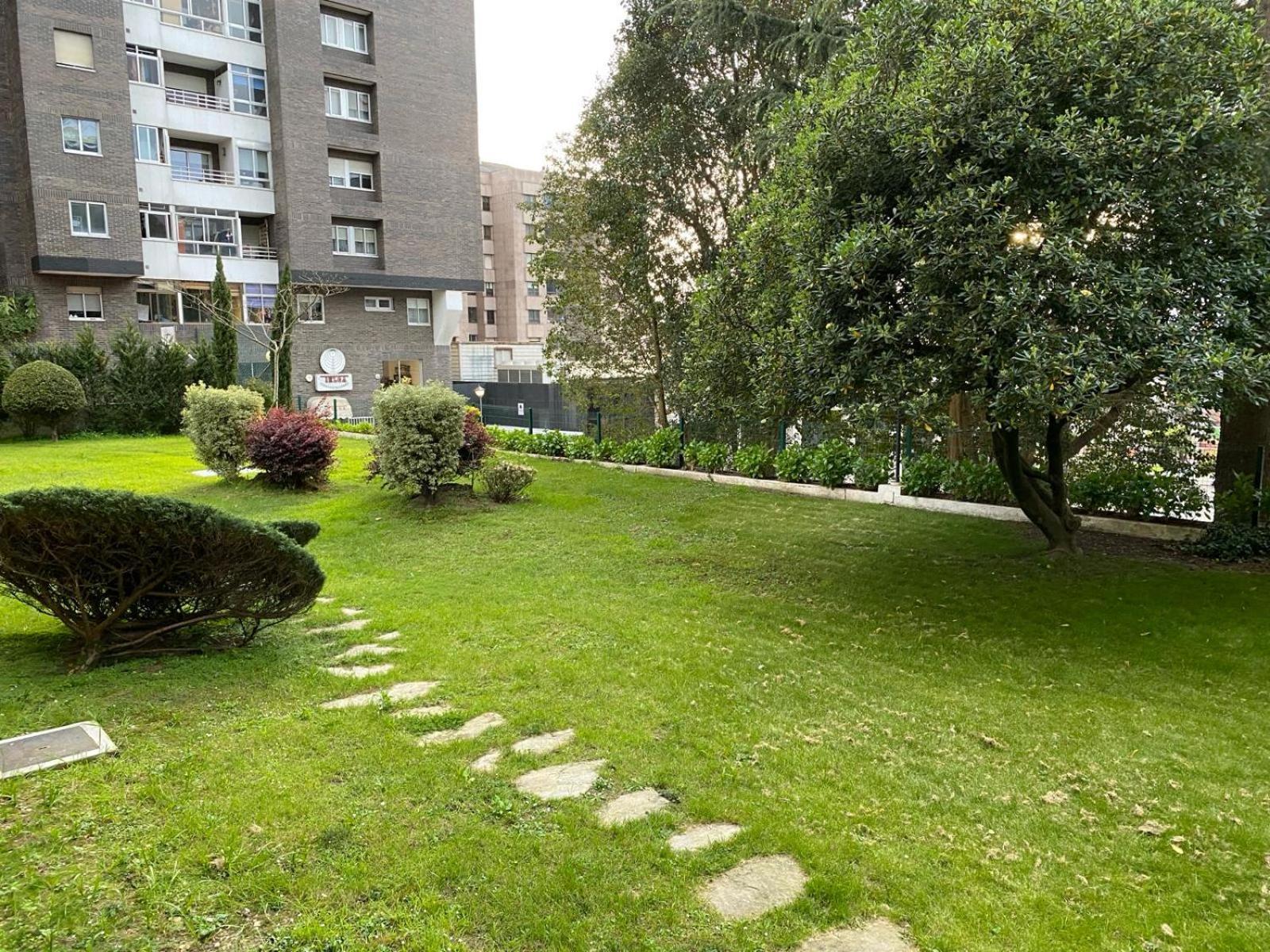 Coqueto Apartamento, Con Piscina, Centrico Y Garaje * Vigo