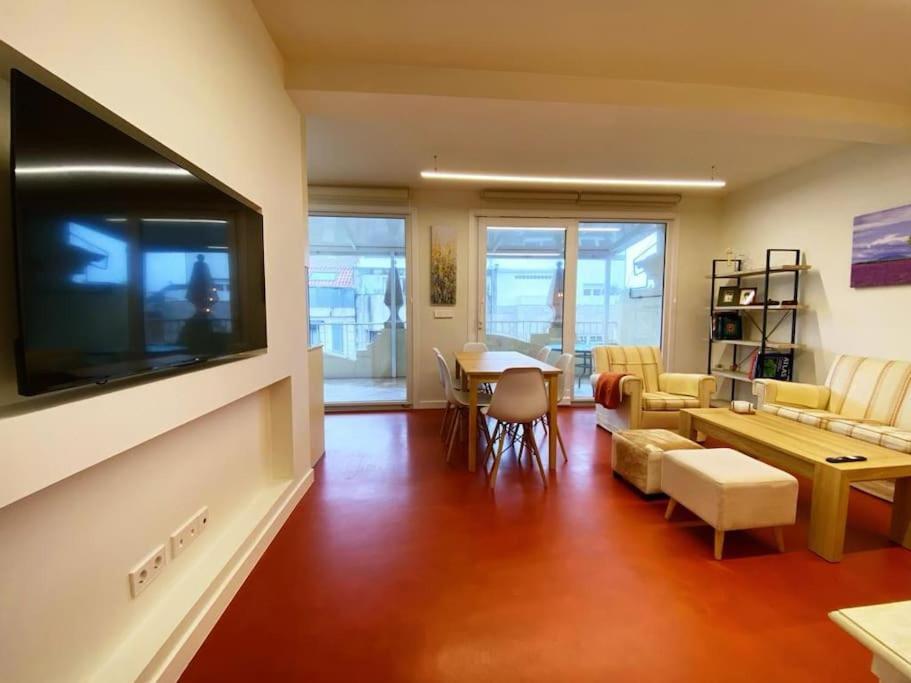 Apartamento Piso Centrico Con Terraza Amplia Y Garaje