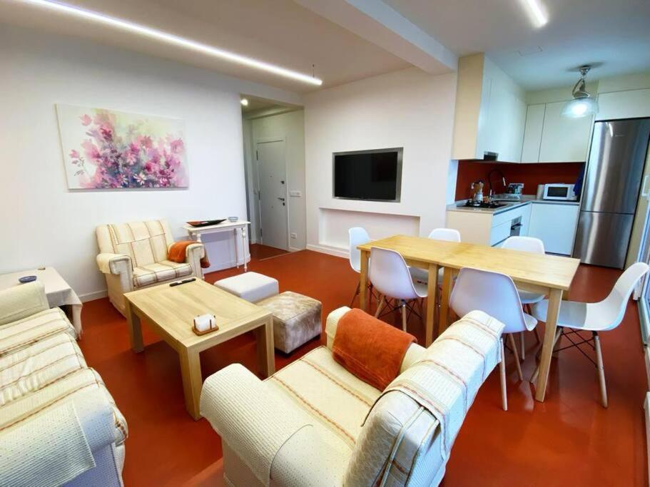 Apartamento Piso Centrico Con Terraza Amplia Y Garaje Vigo